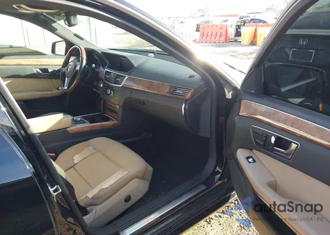 2012 Mercedes-Benz E 350 z USA, uszkodzony, nr VIN WDDHF5KB2CA569451